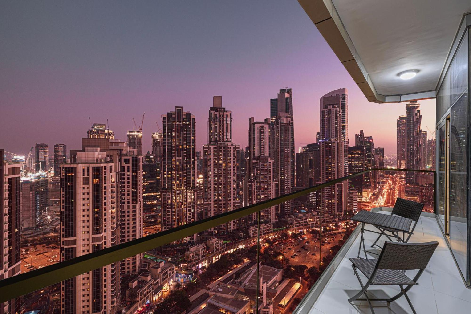Infinity Pool & Burj Khalifa View L Luxe Paramount *