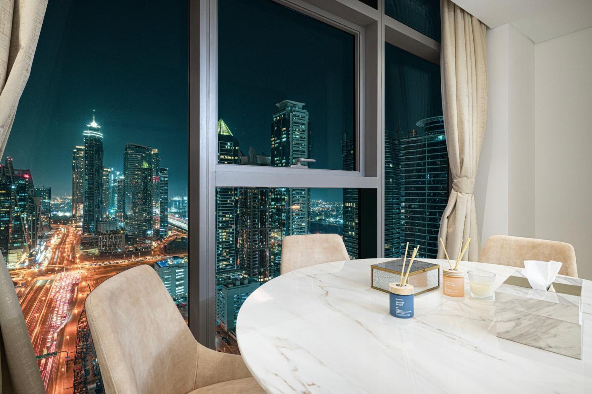 Infinity Pool & Burj Khalifa View L Luxe Paramount *