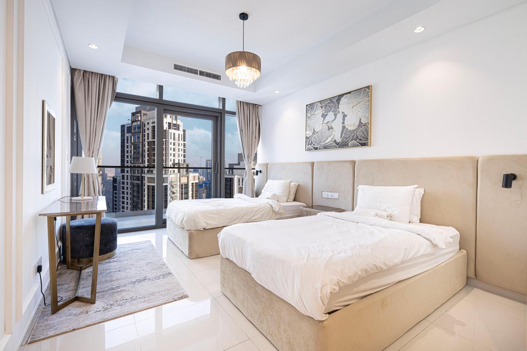 Infinity Pool & Burj Khalifa View L Luxe Paramount Apartment *