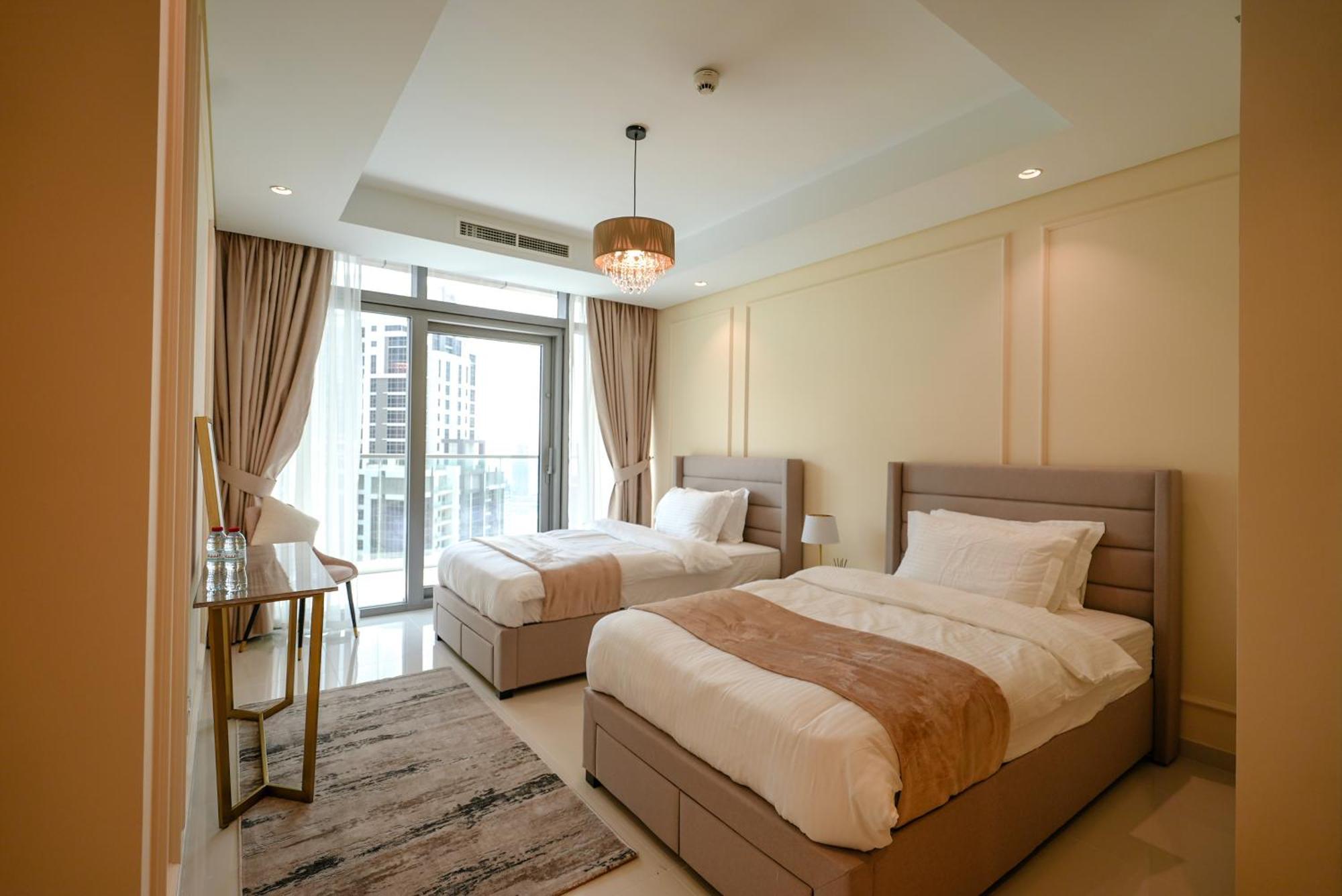Infinity Pool & Burj Khalifa View L Luxe Paramount Апартаменты