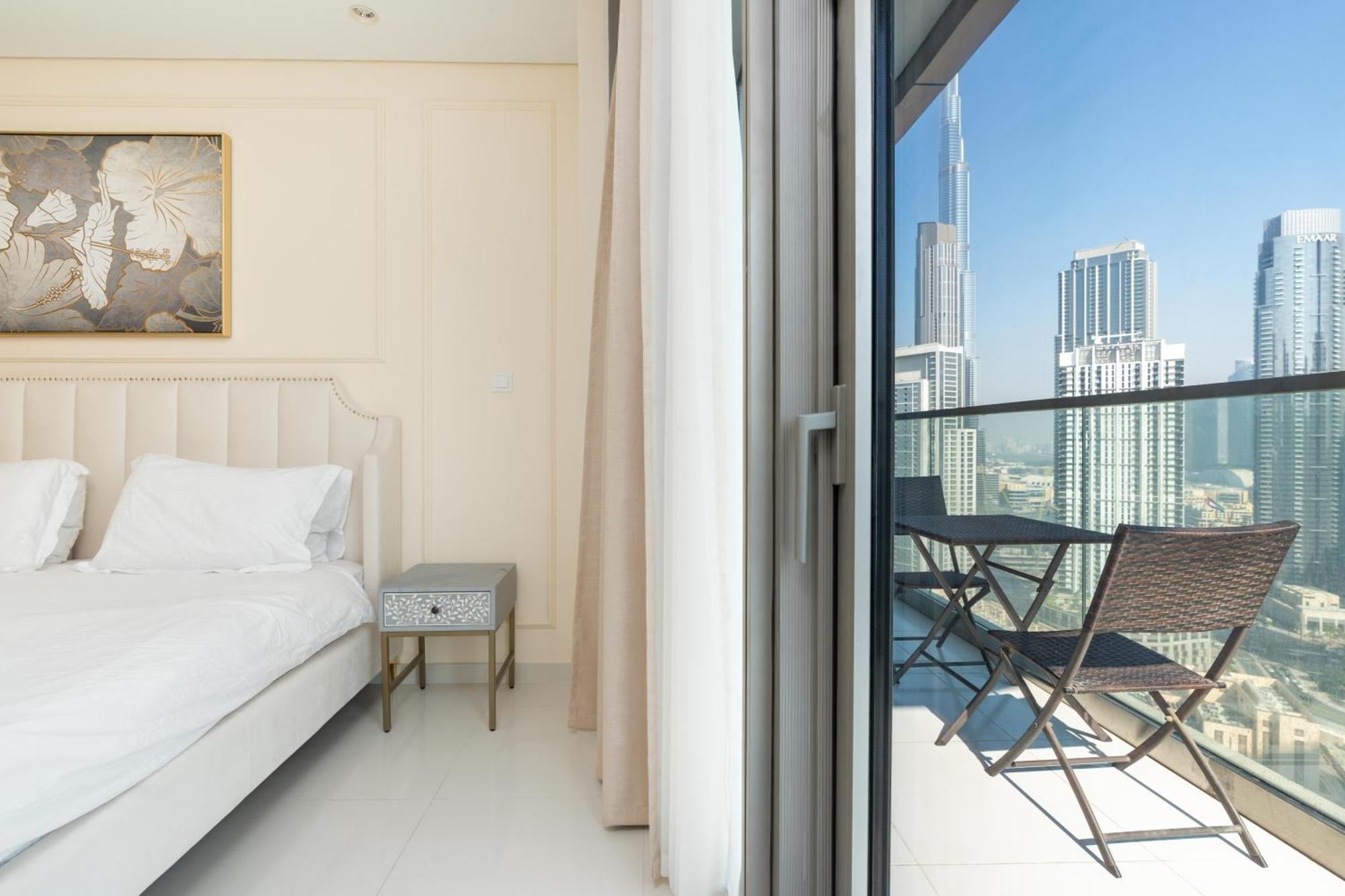 Infinity Pool & Burj Khalifa View L Luxe Paramount Апартаменты