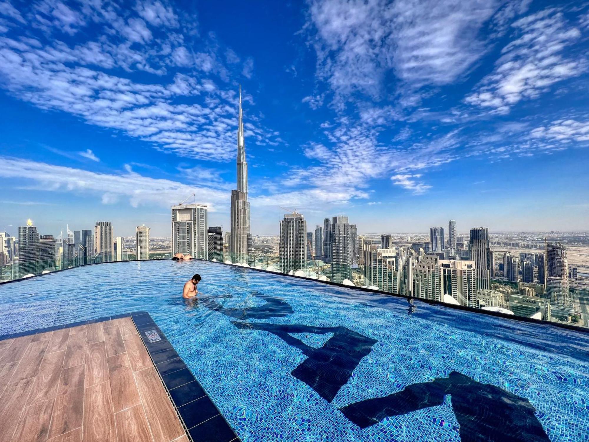Infinity Pool & Burj Khalifa View L Luxe Paramount * Дубай