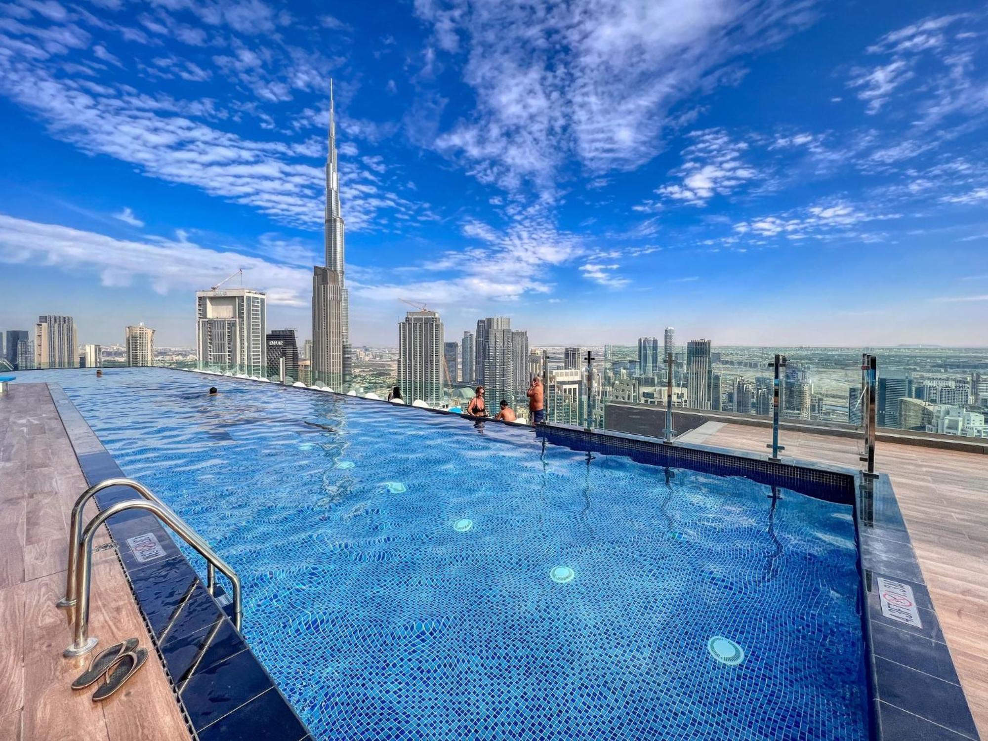 Infinity Pool & Burj Khalifa View L Luxe Paramount Апартаменты Дубай