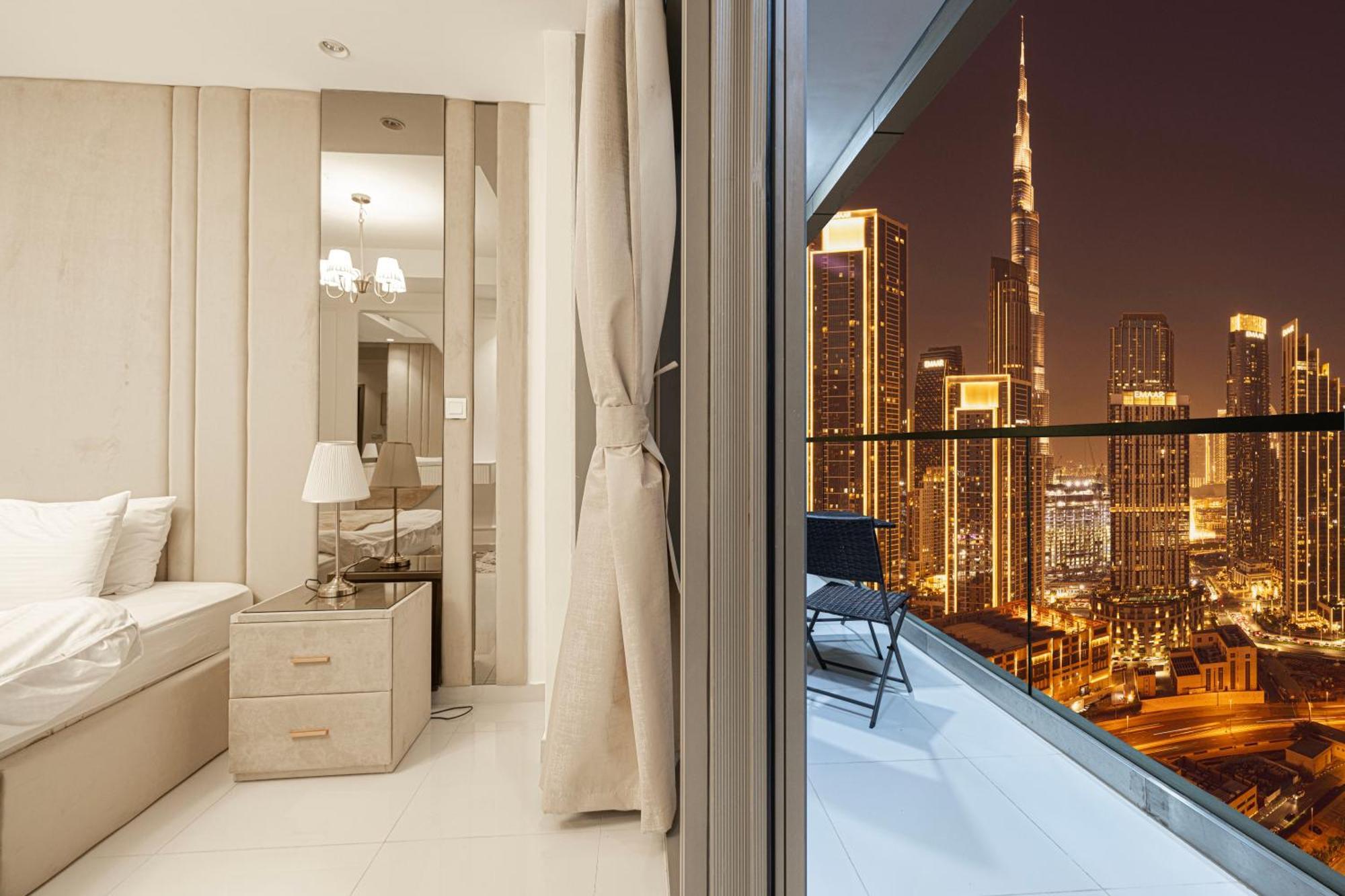Infinity Pool & Burj Khalifa View L Luxe Paramount Апартаменты