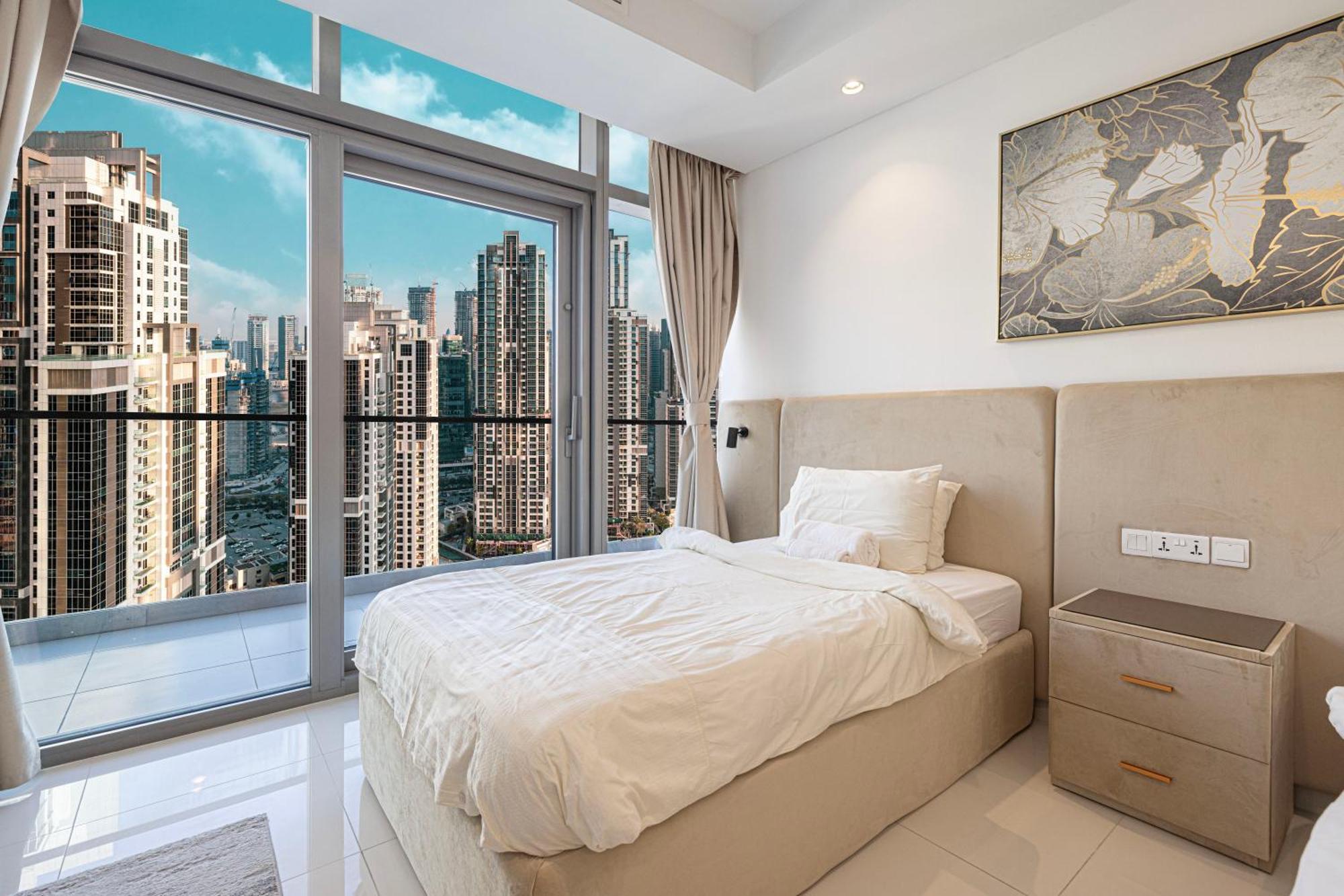 Infinity Pool & Burj Khalifa View L Luxe Paramount Апартаменты Дубай